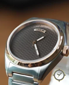 Tesseract: Shaded Gold